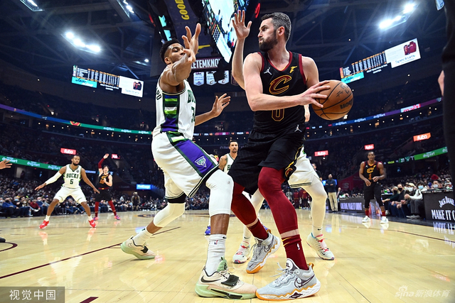 在季前赛尝 在季前赛尝