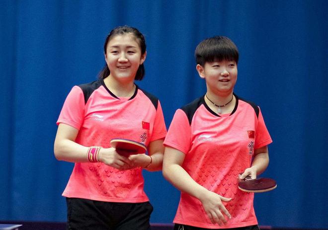 治娜走秀 治娜走秀